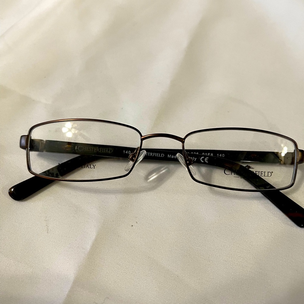 Chesterfield eyeglass